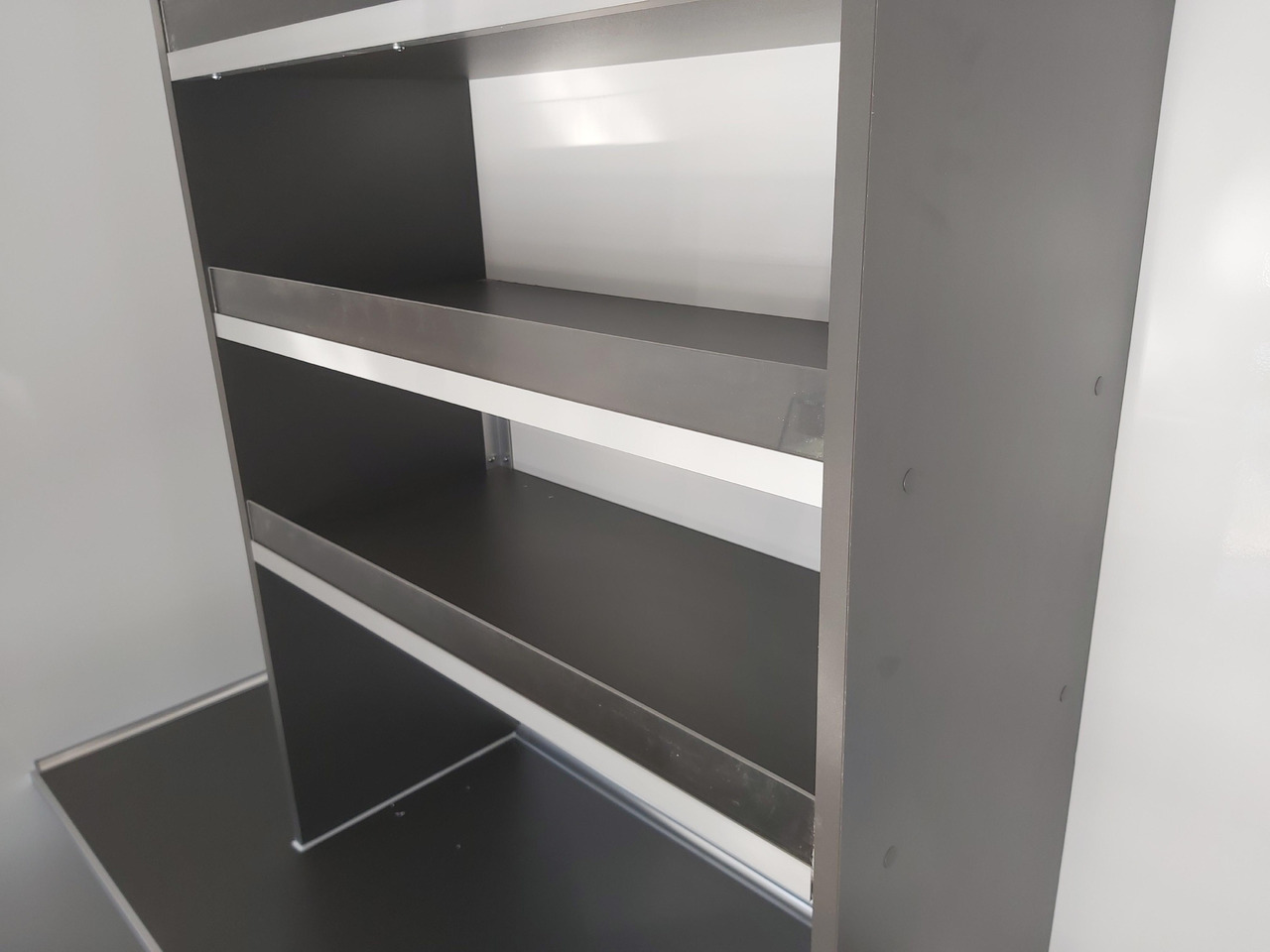 Remolque venta ambulante Verkaufsanhänger VK P 360 200 aero 360cm Verkaufsklappe Kühlthekenausstattung Profi L 1300kg: foto 8 Remolque venta ambulante Verkaufsanhänger VK P 360 200 aero 360cm Verkaufsklappe Kühlthekenausstattung Profi L 1300kg: foto 8