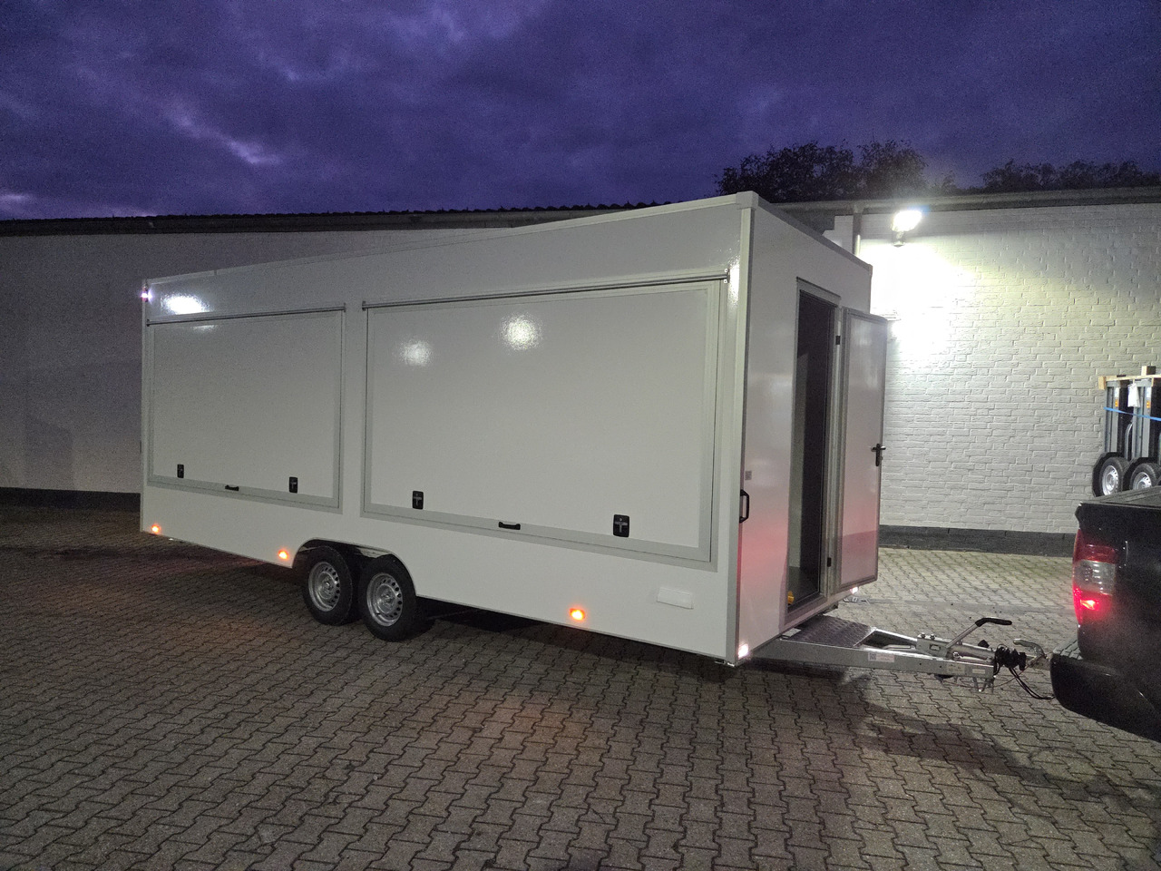 Verkaufsanhänger VKH 623 220 aero retro 620x220x230cm 230V Licht 3000kg - Remolque venta ambulante: foto 3 Verkaufsanhänger VKH 623 220 aero retro 620x220x230cm 230V Licht 3000kg - Remolque venta ambulante: foto 3