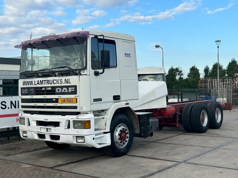 DAF 95.400 TOP CONDITION - Camión chasis: foto 1 DAF 95.400 TOP CONDITION - Camión chasis: foto 1