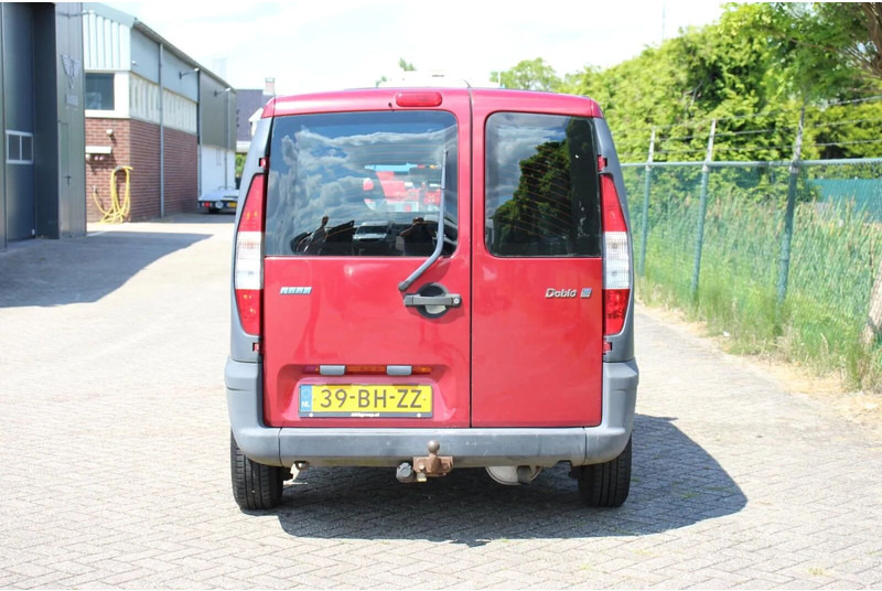 Fiat Doblò Cargo 1.9 JTD SCHUIFDEUR - Furgón: foto 4 Fiat Doblò Cargo 1.9 JTD SCHUIFDEUR - Furgón: foto 4