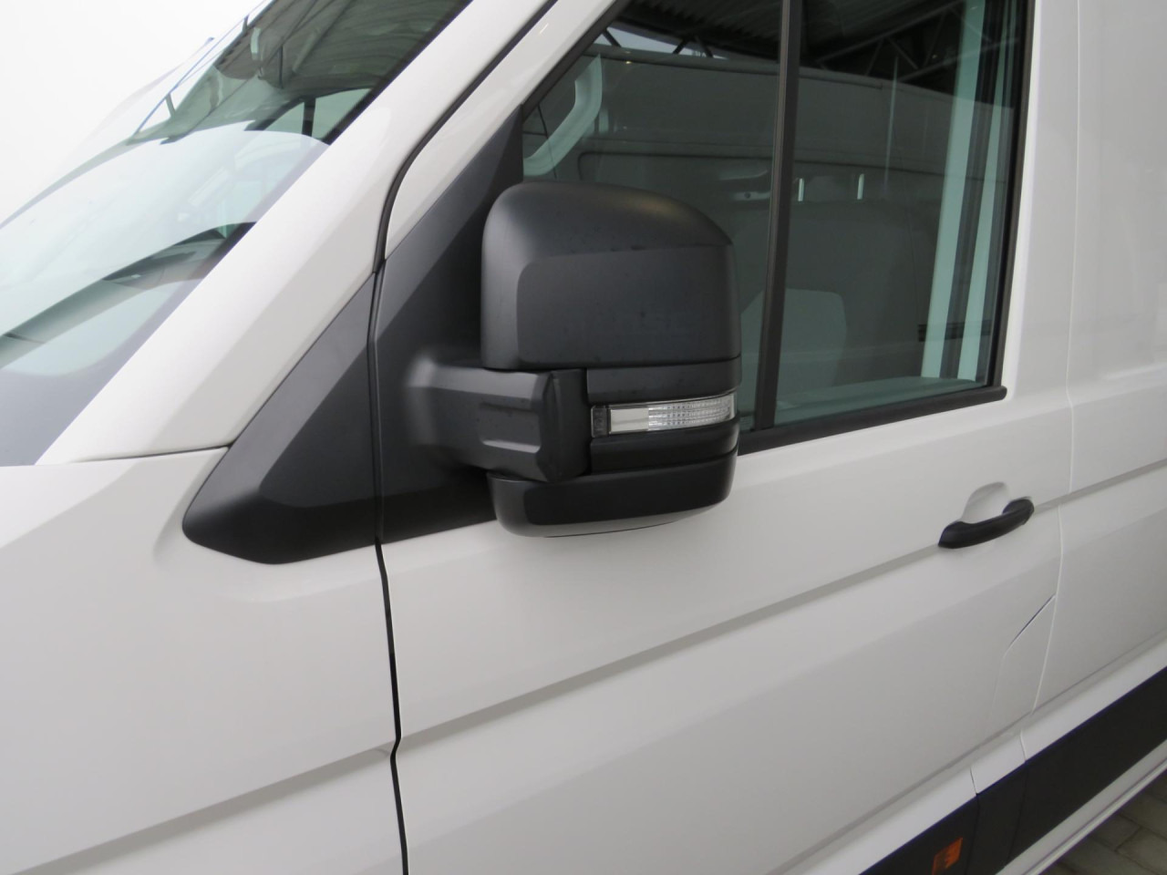 VOLKSWAGEN Crafter 35 L3H3 Kasten 4MOTION Navi ZV - Furgón: foto 2 VOLKSWAGEN Crafter 35 L3H3 Kasten 4MOTION Navi ZV - Furgón: foto 2