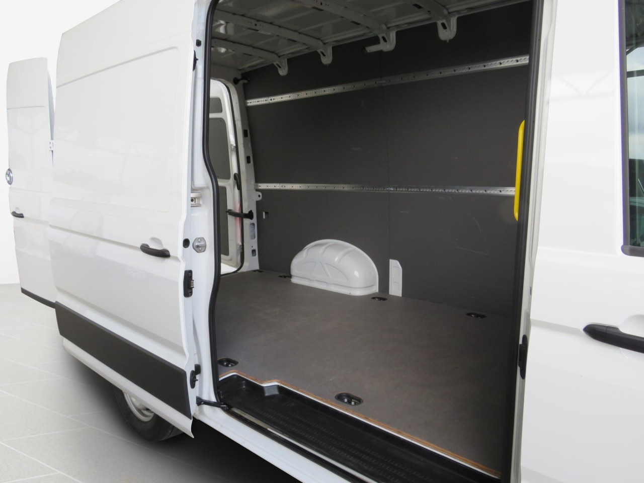 VOLKSWAGEN Crafter 35 L3H3 Kasten Klima ZV - Furgón: foto 4 VOLKSWAGEN Crafter 35 L3H3 Kasten Klima ZV - Furgón: foto 4