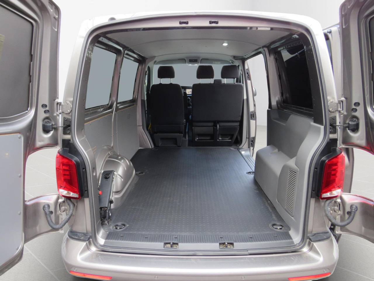 VOLKSWAGEN T6.1 Transporter Trendline 2.0 TDI Kasten Euro6 ZV - Furgoneta pequeña: foto 4 VOLKSWAGEN T6.1 Transporter Trendline 2.0 TDI Kasten Euro6 ZV - Furgoneta pequeña: foto 4