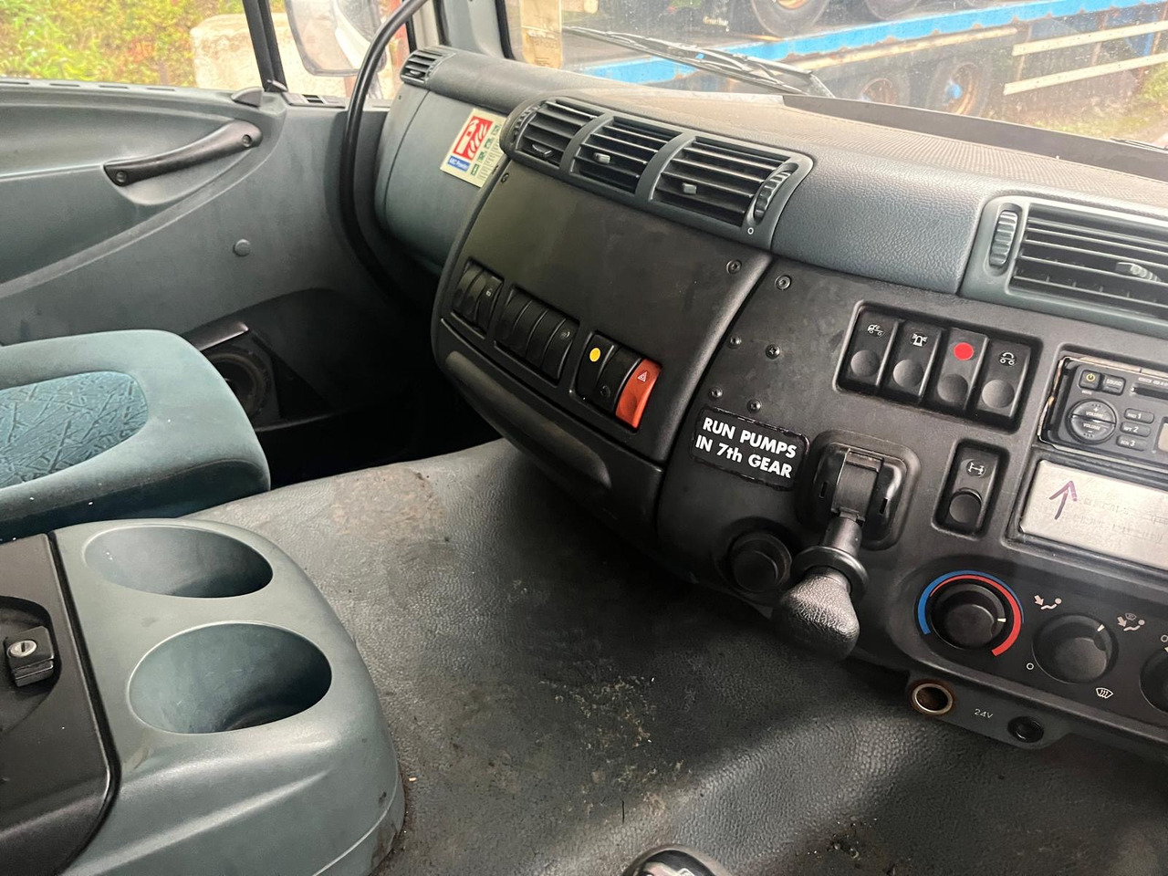 DAF 75 CF - Camión cisterna: foto 5 DAF 75 CF - Camión cisterna: foto 5