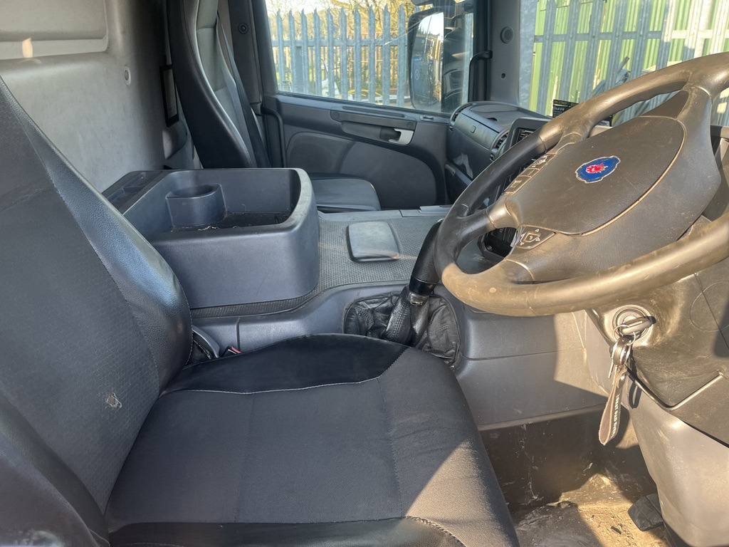 Scania P230 4x2 Curtain side - Camión lona: foto 5 Scania P230 4x2 Curtain side - Camión lona: foto 5