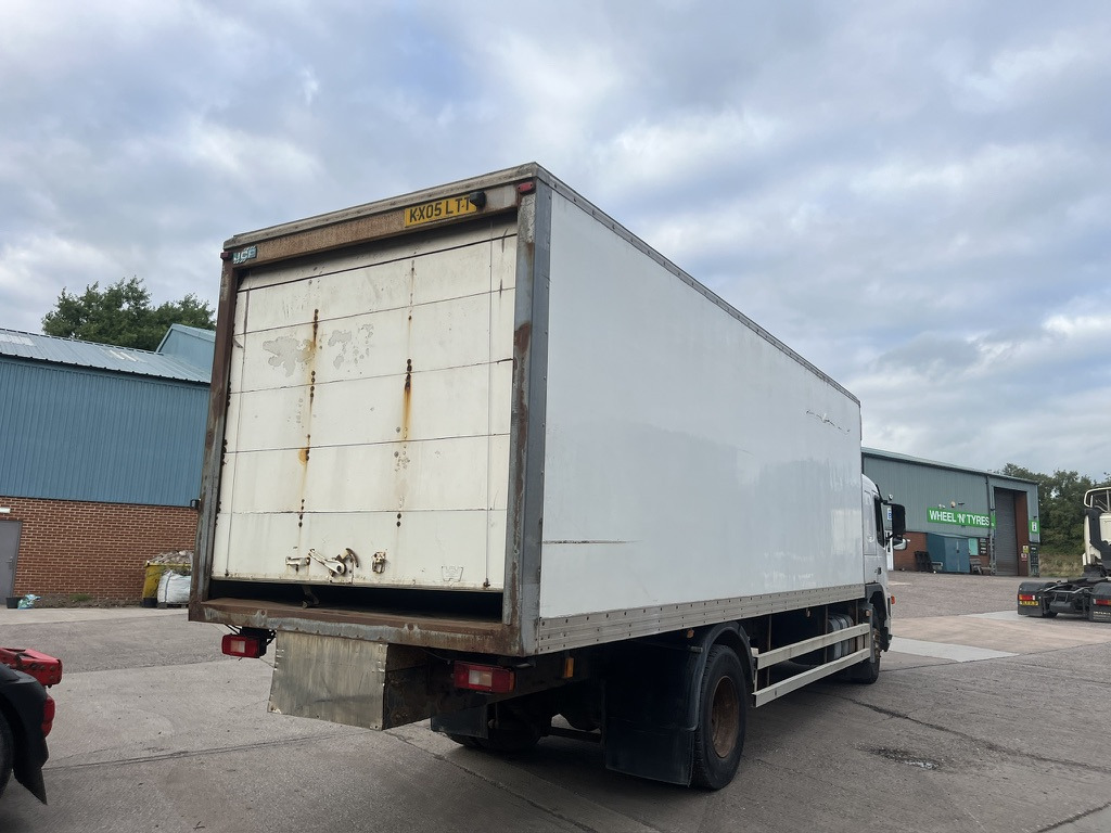 Volvo FM9 300 4x2 Box Van - Furgoneta caja cerrada: foto 3 Volvo FM9 300 4x2 Box Van - Furgoneta caja cerrada: foto 3