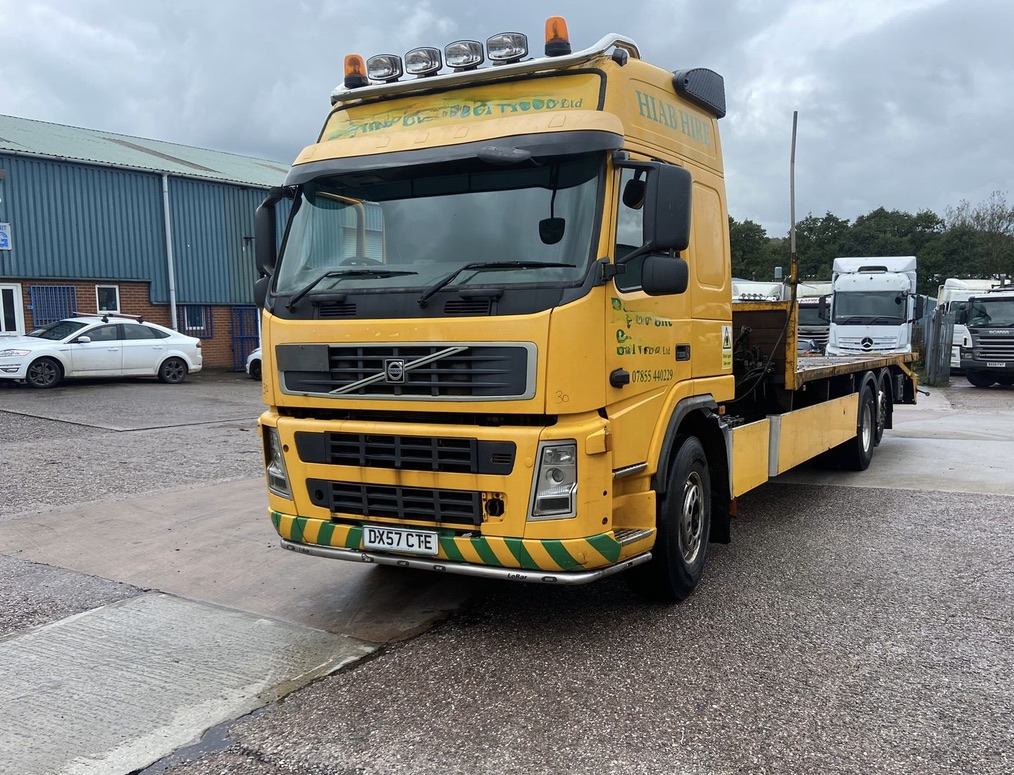 Volvo FM9 340 6x2 Rigid - Grua de remolque autos: foto 1 Volvo FM9 340 6x2 Rigid - Grua de remolque autos: foto 1