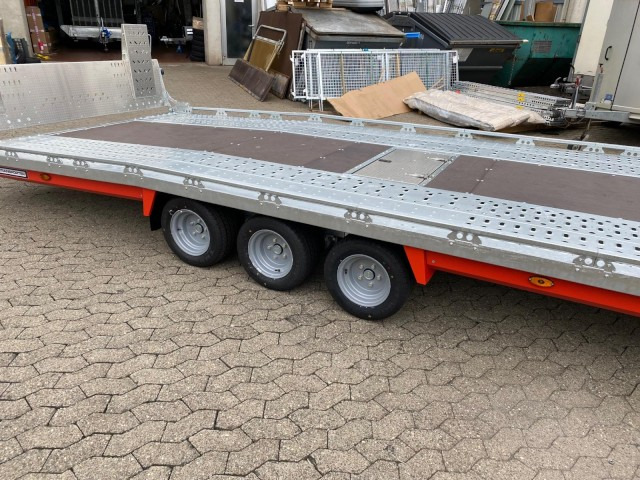 Brian James T Transporter, 231-5521-35-3-10, 5500 x 2100 mm, 3,5 to. kippbar mit Auffahrrampe - Remolque portavehículos: foto 4 Brian James T Transporter, 231-5521-35-3-10, 5500 x 2100 mm, 3,5 to. kippbar mit Auffahrrampe - Remolque portavehículos: foto 4