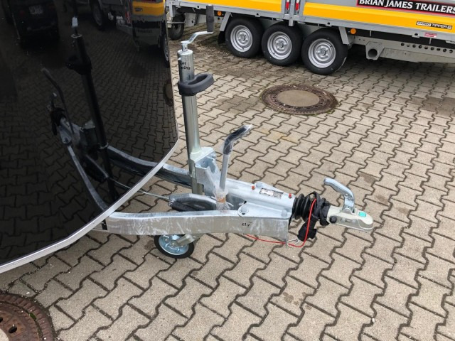 Cheval Liberte Debon Roadster 700 Alu + Türe 2600 kg, 100 km/h, 375x180x202cm - Remolque caja cerrada: foto 2 Cheval Liberte Debon Roadster 700 Alu + Türe 2600 kg, 100 km/h, 375x180x202cm - Remolque caja cerrada: foto 2