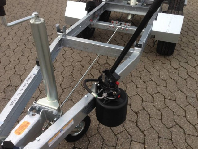 Humbaur HUK 273117 Heckkipper 2,7 t. 3140 x 1750 x 300 mm, E-Pumpe - Remolque volquete: foto 4 Humbaur HUK 273117 Heckkipper 2,7 t. 3140 x 1750 x 300 mm, E-Pumpe - Remolque volquete: foto 4