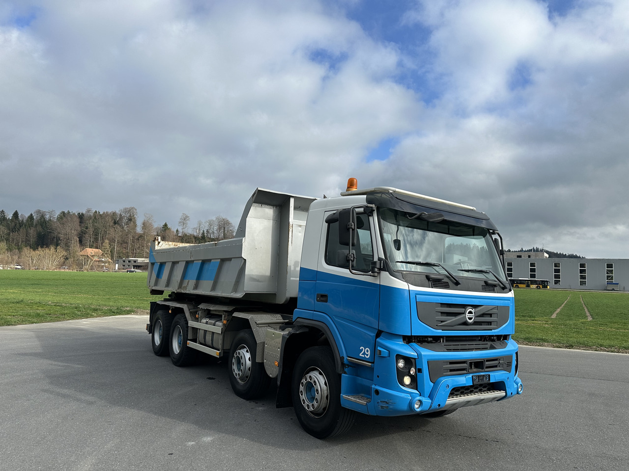 VOLVO FMX 420 440 460 480 8x4 Kettengäret sörling mulde - Camión multibasculante: foto 2 VOLVO FMX 420 440 460 480 8x4 Kettengäret sörling mulde - Camión multibasculante: foto 2