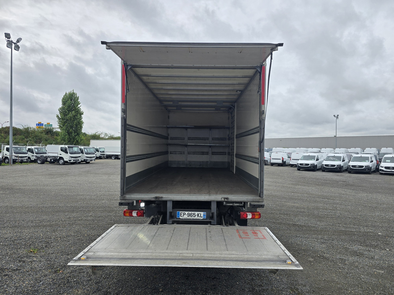MERCEDES-BENZ Atego 1218 - Bo - LIFT - SIDE DOOR - ADR - Camión caja cerrada: foto 5 MERCEDES-BENZ Atego 1218 - Bo - LIFT - SIDE DOOR - ADR - Camión caja cerrada: foto 5