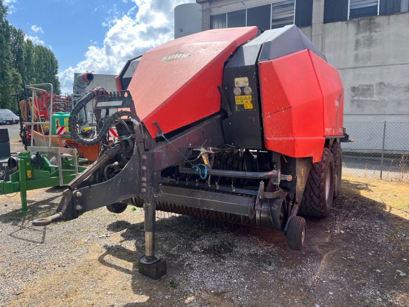 Kuhn LSB 1290 - Empacadora de pacas cuadradas: foto 1 Kuhn LSB 1290 - Empacadora de pacas cuadradas: foto 1