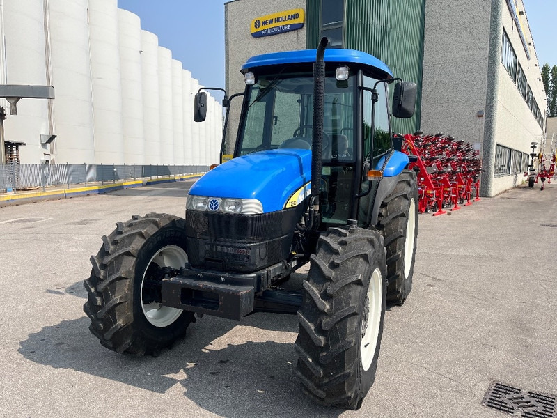 New Holland TD 90 D - Tractor: foto 1 New Holland TD 90 D - Tractor: foto 1