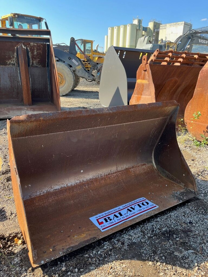 Loader bucket 1650 mm - Cazo cargador: foto 3 Loader bucket 1650 mm - Cazo cargador: foto 3
