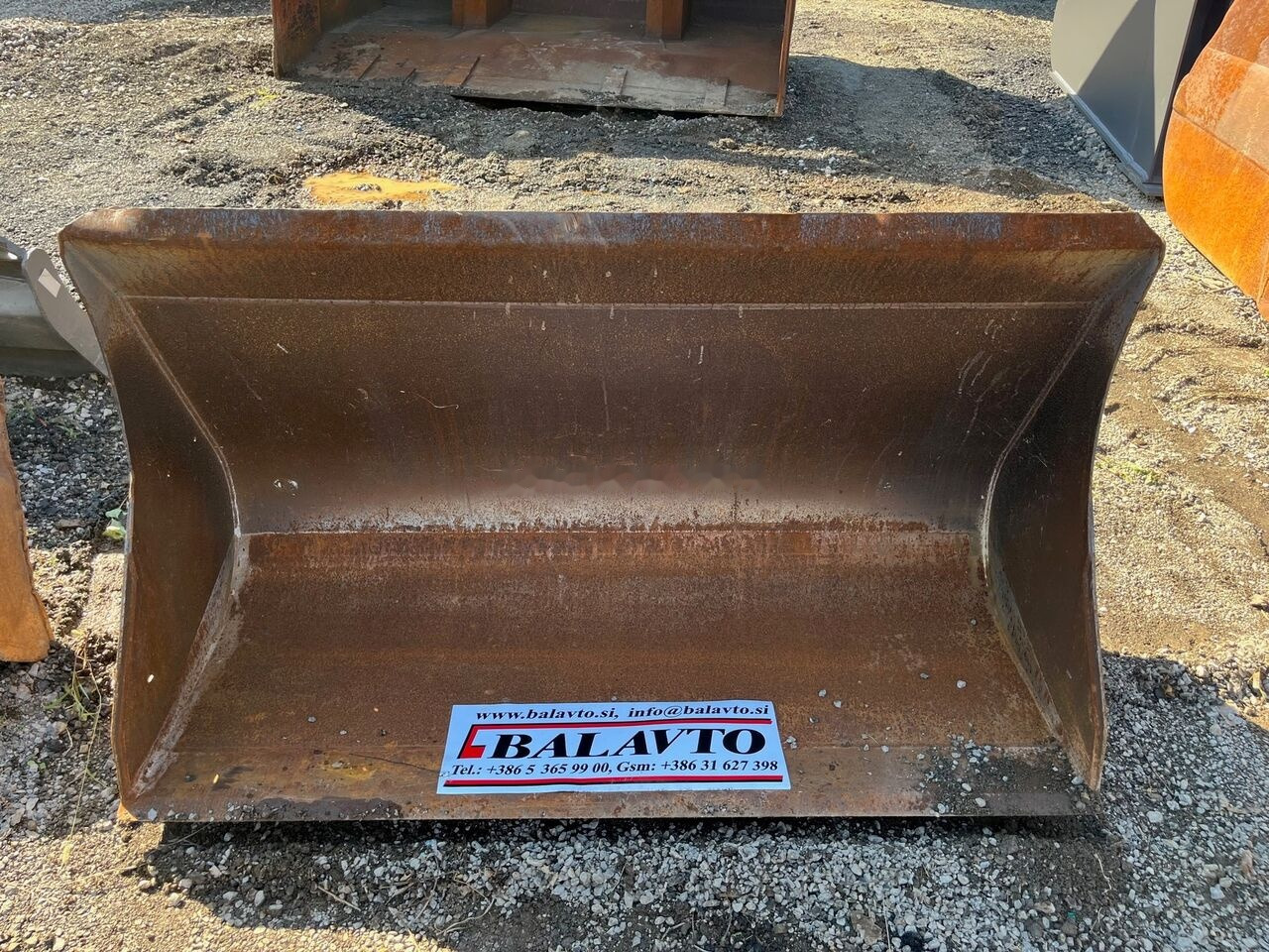Loader bucket 1650 mm - Cazo cargador: foto 1 Loader bucket 1650 mm - Cazo cargador: foto 1