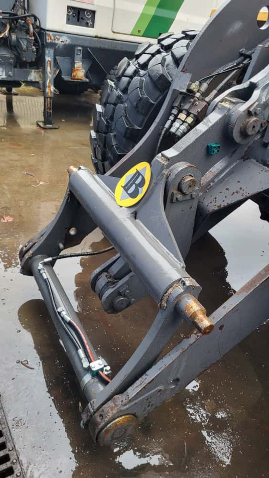 Quick coupler 2813127 for Volvo L40, L40B, L45, L45B - Acoplamiento rápido para Cargadora de ruedas: foto 2 Quick coupler 2813127 for Volvo L40, L40B, L45, L45B - Acoplamiento rápido para Cargadora de ruedas: foto 2