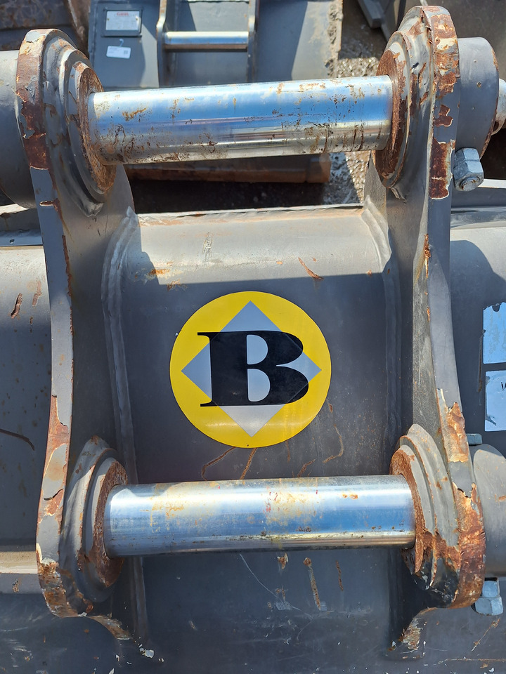 VOLVO digging bucket 1100 mm - Cazo para excavadora: foto 3 VOLVO digging bucket 1100 mm - Cazo para excavadora: foto 3