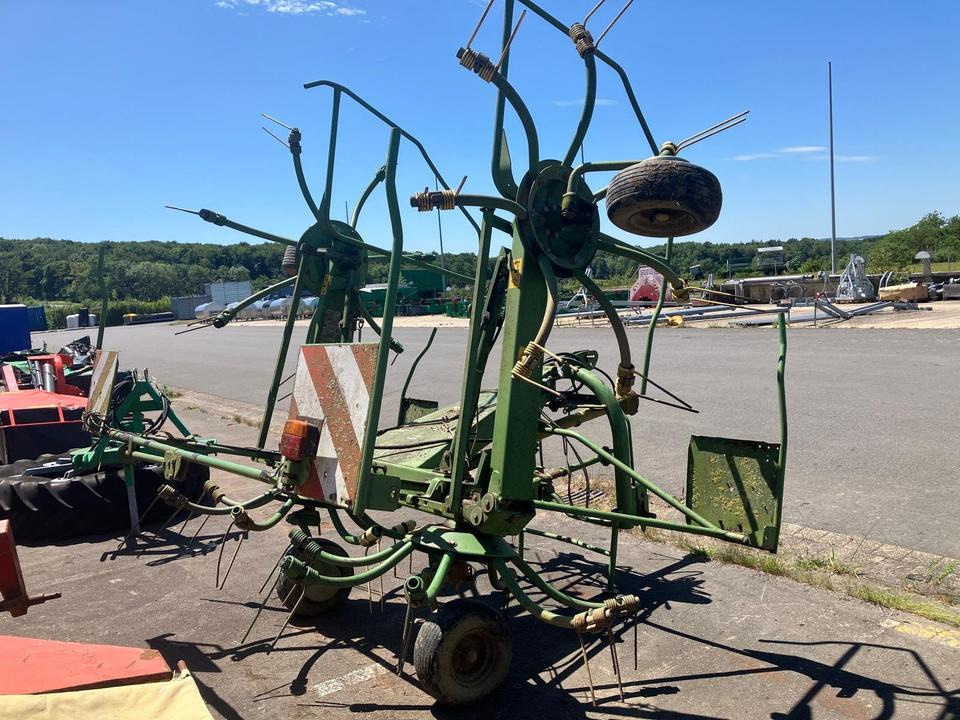 Krone KW 5.50 Wender, Heuer, Zetter hydr. Grenzstreueinrichtung - Henificadora: foto 3 Krone KW 5.50 Wender, Heuer, Zetter hydr. Grenzstreueinrichtung - Henificadora: foto 3