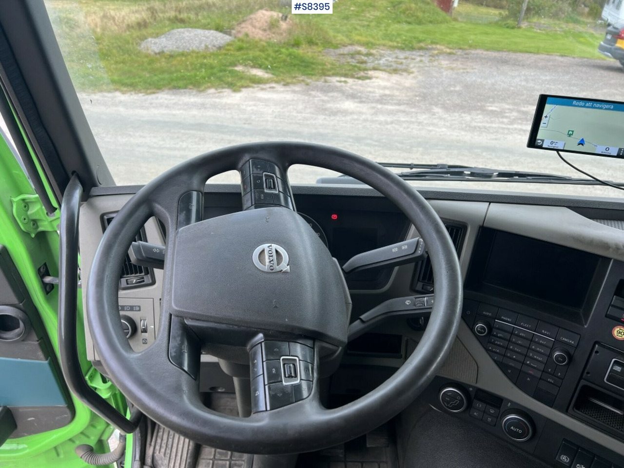 Foto del interior 1: Camión grúa Boom truck with tipper Volvo FM 6x2