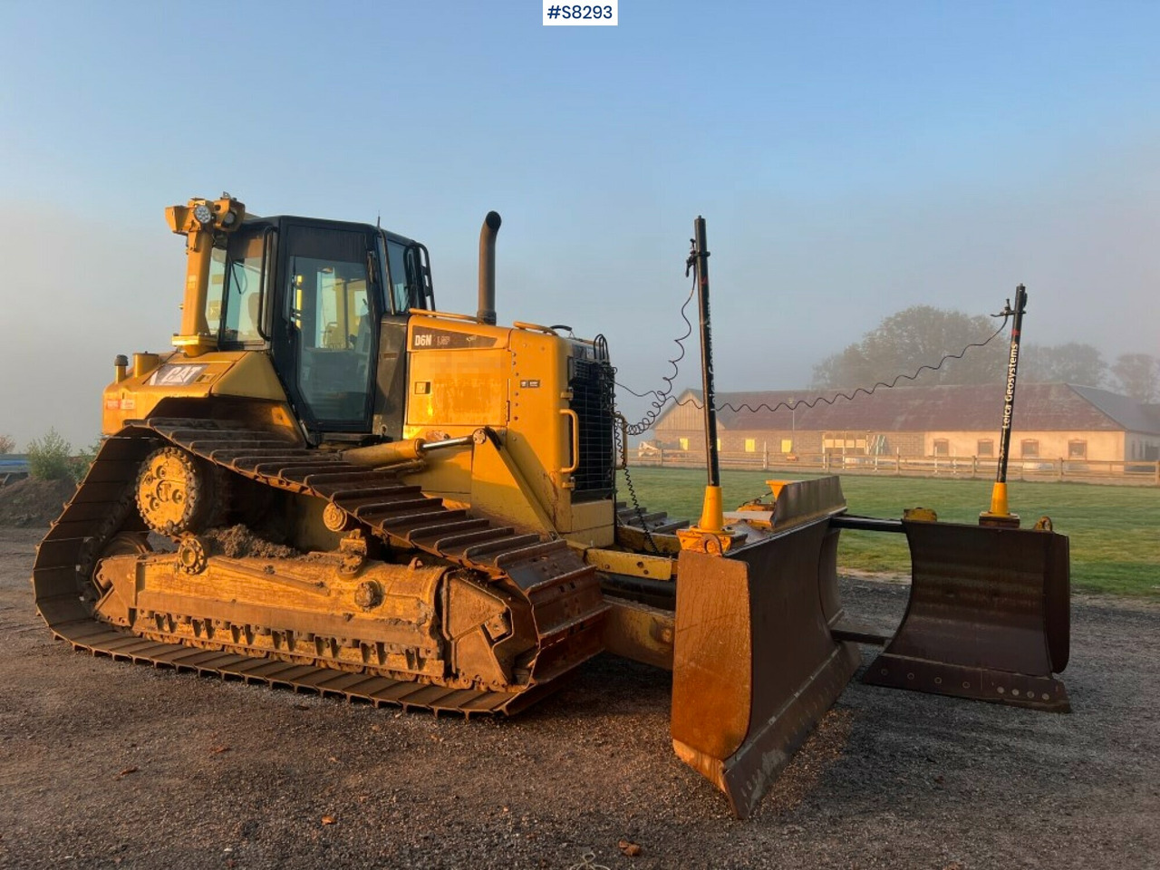 CAT CRAWLER DOZER D6N LGP with Icon gps80 Leica digging system (SEE VIDEO) - Bulldozer: foto 1 CAT CRAWLER DOZER D6N LGP with Icon gps80 Leica digging system (SEE VIDEO) - Bulldozer: foto 1