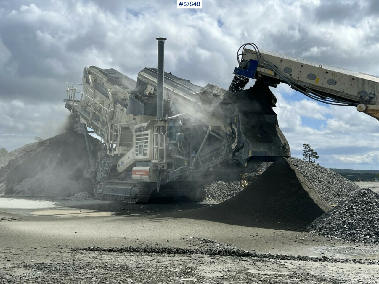 Crusher on tracks, Metso Lokotrack LT 330D (See video) - Machacadora: foto 2 Crusher on tracks, Metso Lokotrack LT 330D (See video) - Machacadora: foto 2