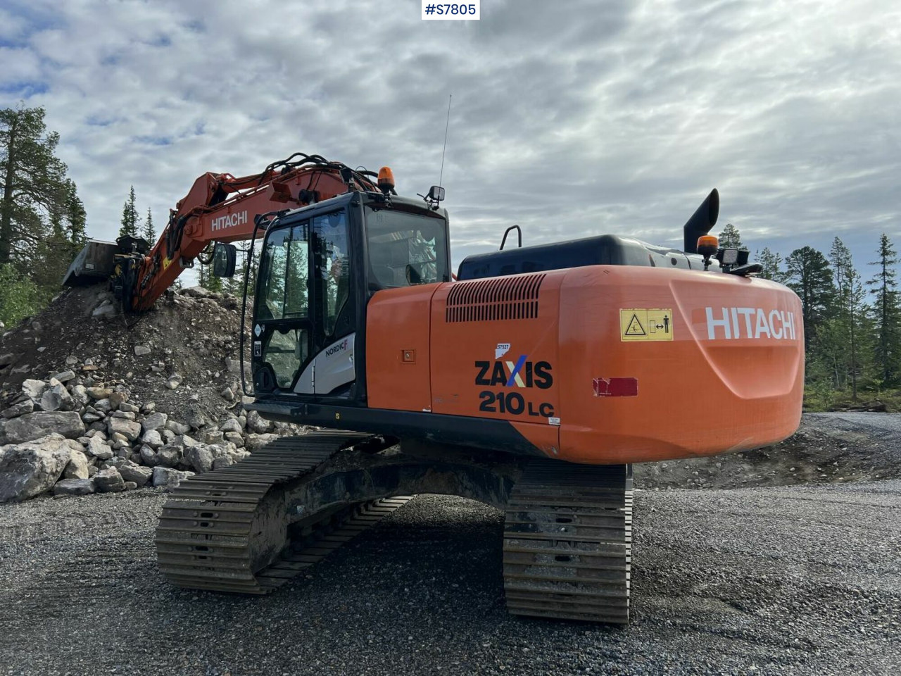 Excavator Hitachi ZX 210 LC-5B New tracks - Excavadora de cadenas: foto 1 Excavator Hitachi ZX 210 LC-5B New tracks - Excavadora de cadenas: foto 1