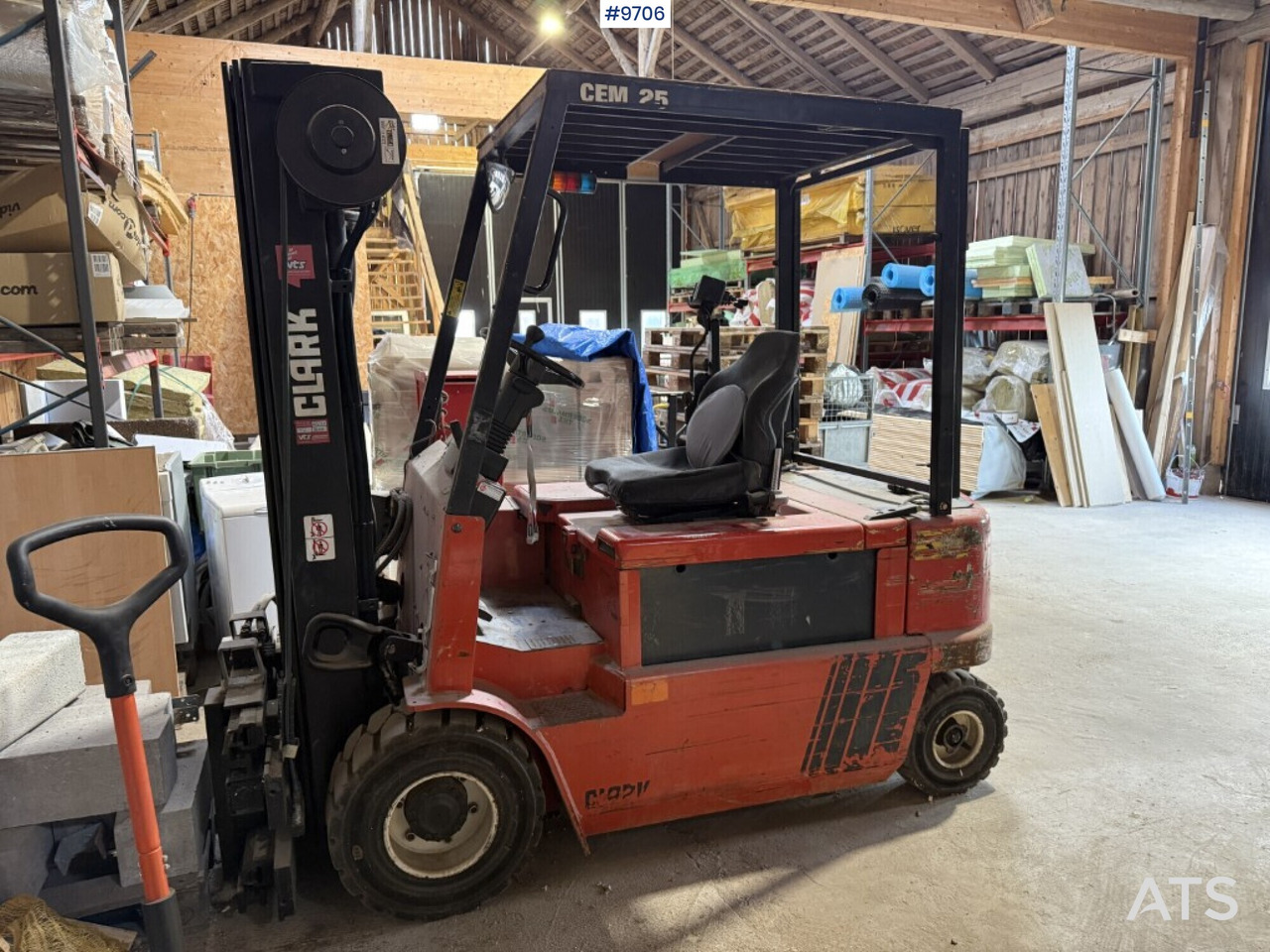 Forklift Clark CEM 25 - Carretilla elevadora eléctrica: foto 1 Forklift Clark CEM 25 - Carretilla elevadora eléctrica: foto 1