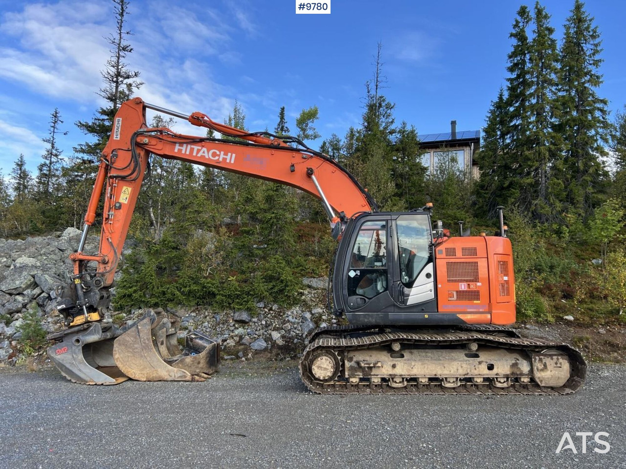 Hitachi ZX 225 US LC-L with excavation system and attachments - Excavadora de cadenas: foto 2 Hitachi ZX 225 US LC-L with excavation system and attachments - Excavadora de cadenas: foto 2