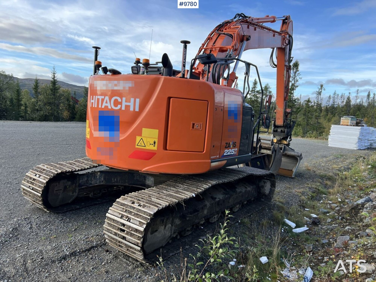 Hitachi ZX 225 US LC-L with excavation system and attachments - Excavadora de cadenas: foto 4 Hitachi ZX 225 US LC-L with excavation system and attachments - Excavadora de cadenas: foto 4