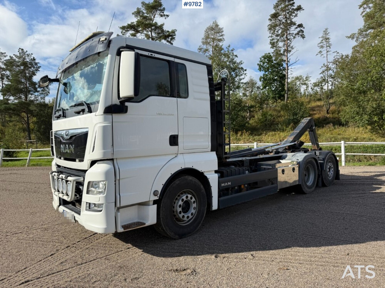 Hooklift Truck MAN TGX 26.500 6X2 - Camión multibasculante: foto 1 Hooklift Truck MAN TGX 26.500 6X2 - Camión multibasculante: foto 1