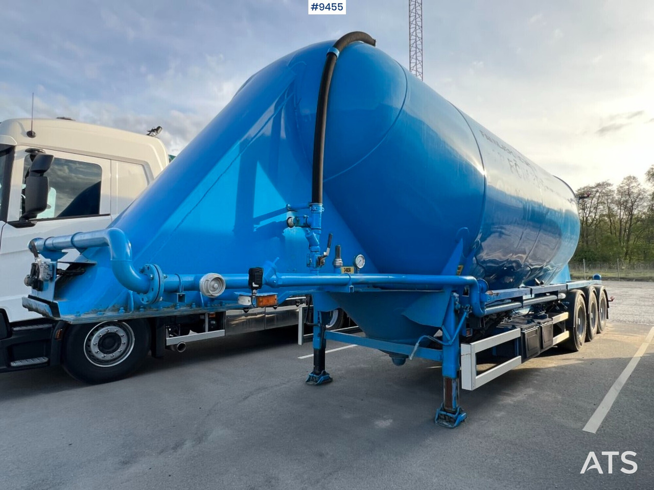 INTERCONSULT Bulk trailer - Semirremolque silo: foto 1 INTERCONSULT Bulk trailer - Semirremolque silo: foto 1