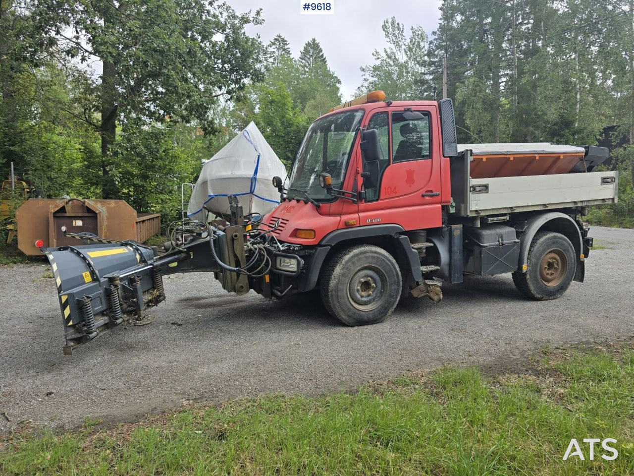 MB Unimog with equipment - Máquina quitanieve: foto 1 MB Unimog with equipment - Máquina quitanieve: foto 1