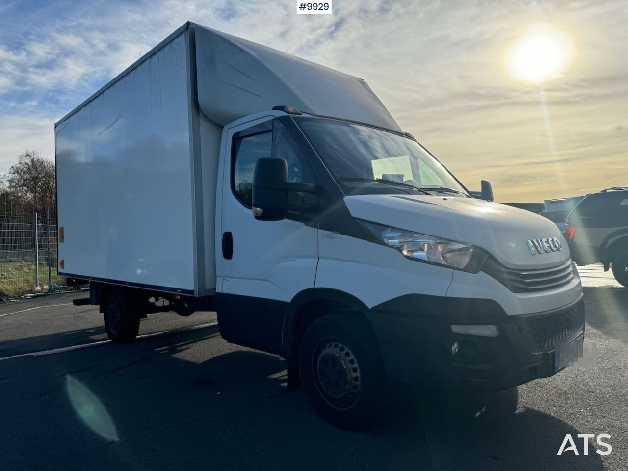 Box Truck Iveco Daily with Tail Lift - Otros maquinaria: foto 3 Box Truck Iveco Daily with Tail Lift - Otros maquinaria: foto 3