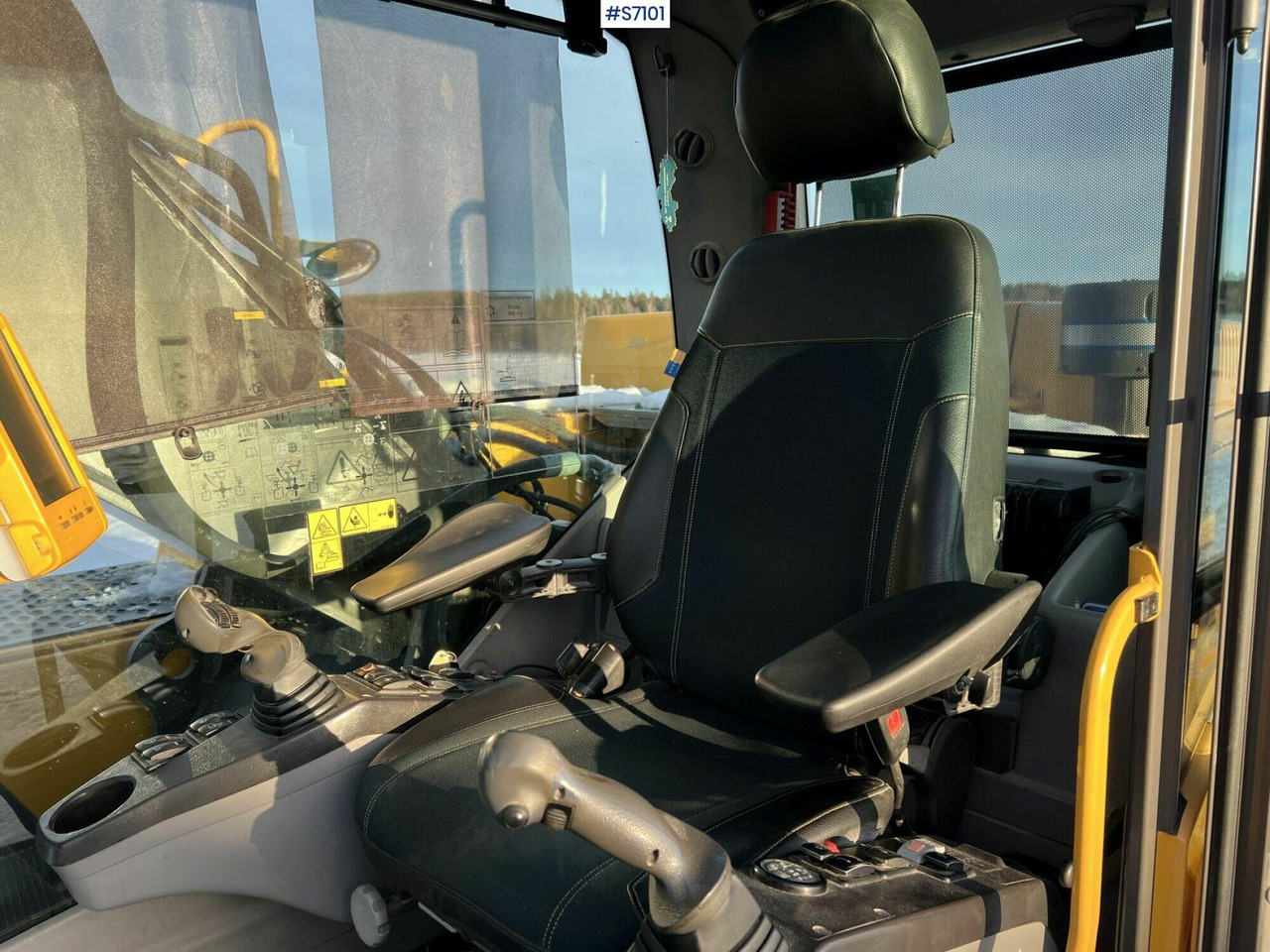 Excavator Volvo EC250DL - Otros maquinaria: foto 4 Excavator Volvo EC250DL - Otros maquinaria: foto 4