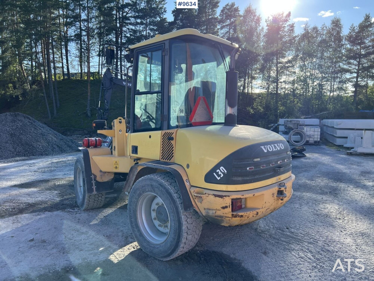 Volvo L30Z Wheel loader with multiple attachments - Otros maquinaria: foto 4 Volvo L30Z Wheel loader with multiple attachments - Otros maquinaria: foto 4