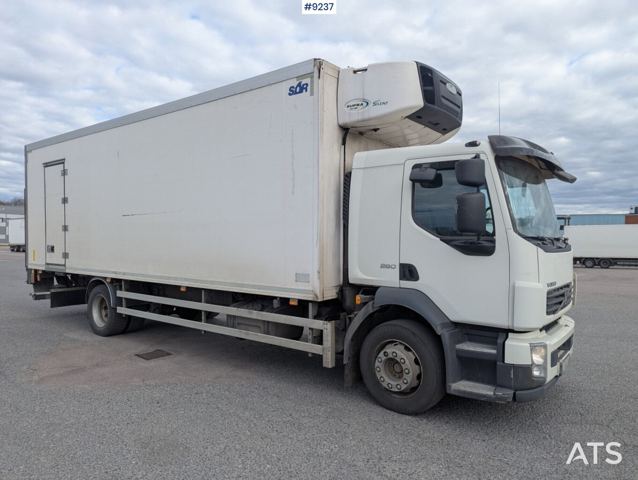 Refrigerated Box truck Volvo FL 260 4X2 with tail lift (SEE VIDEO) - Camión frigorífico: foto 2 Refrigerated Box truck Volvo FL 260 4X2 with tail lift (SEE VIDEO) - Camión frigorífico: foto 2