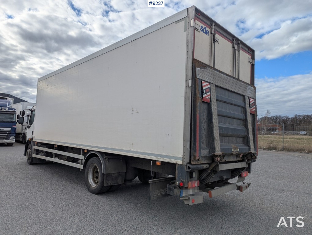 Refrigerated Box truck Volvo FL 260 4X2 with tail lift (SEE VIDEO) - Camión frigorífico: foto 3 Refrigerated Box truck Volvo FL 260 4X2 with tail lift (SEE VIDEO) - Camión frigorífico: foto 3
