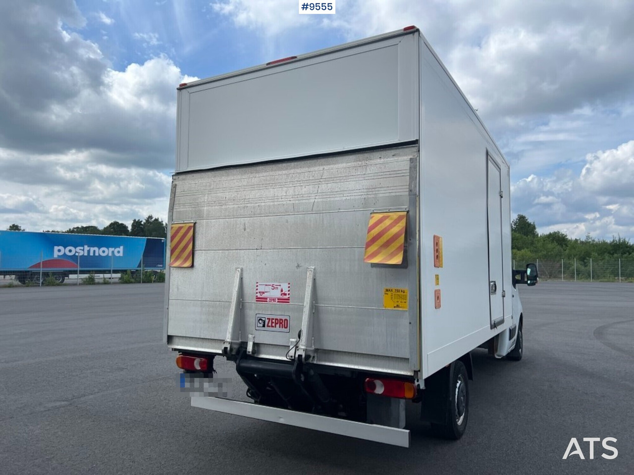 Renault Master with tail lift - Furgoneta caja cerrada: foto 3 Renault Master with tail lift - Furgoneta caja cerrada: foto 3
