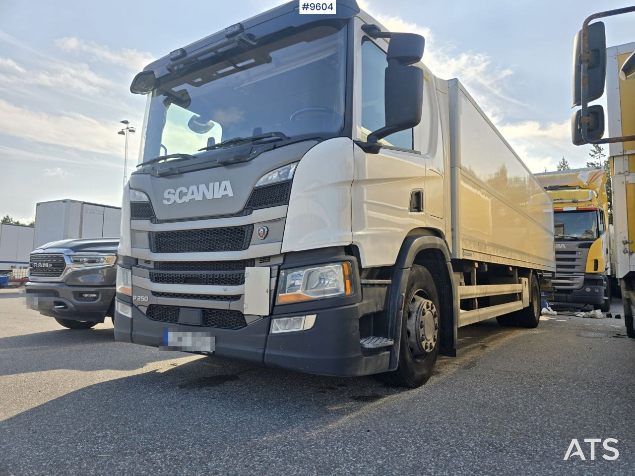 Scania P250 Liftable and lowerable body - Camión caja cerrada: foto 1 Scania P250 Liftable and lowerable body - Camión caja cerrada: foto 1