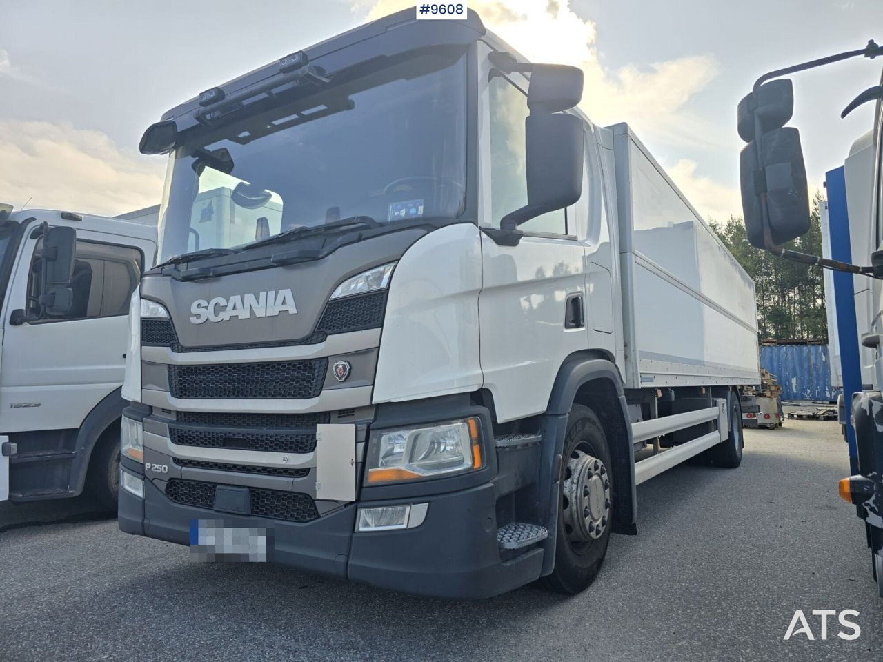 Scania P250 Liftable and lowerable body - Camión caja cerrada: foto 1 Scania P250 Liftable and lowerable body - Camión caja cerrada: foto 1