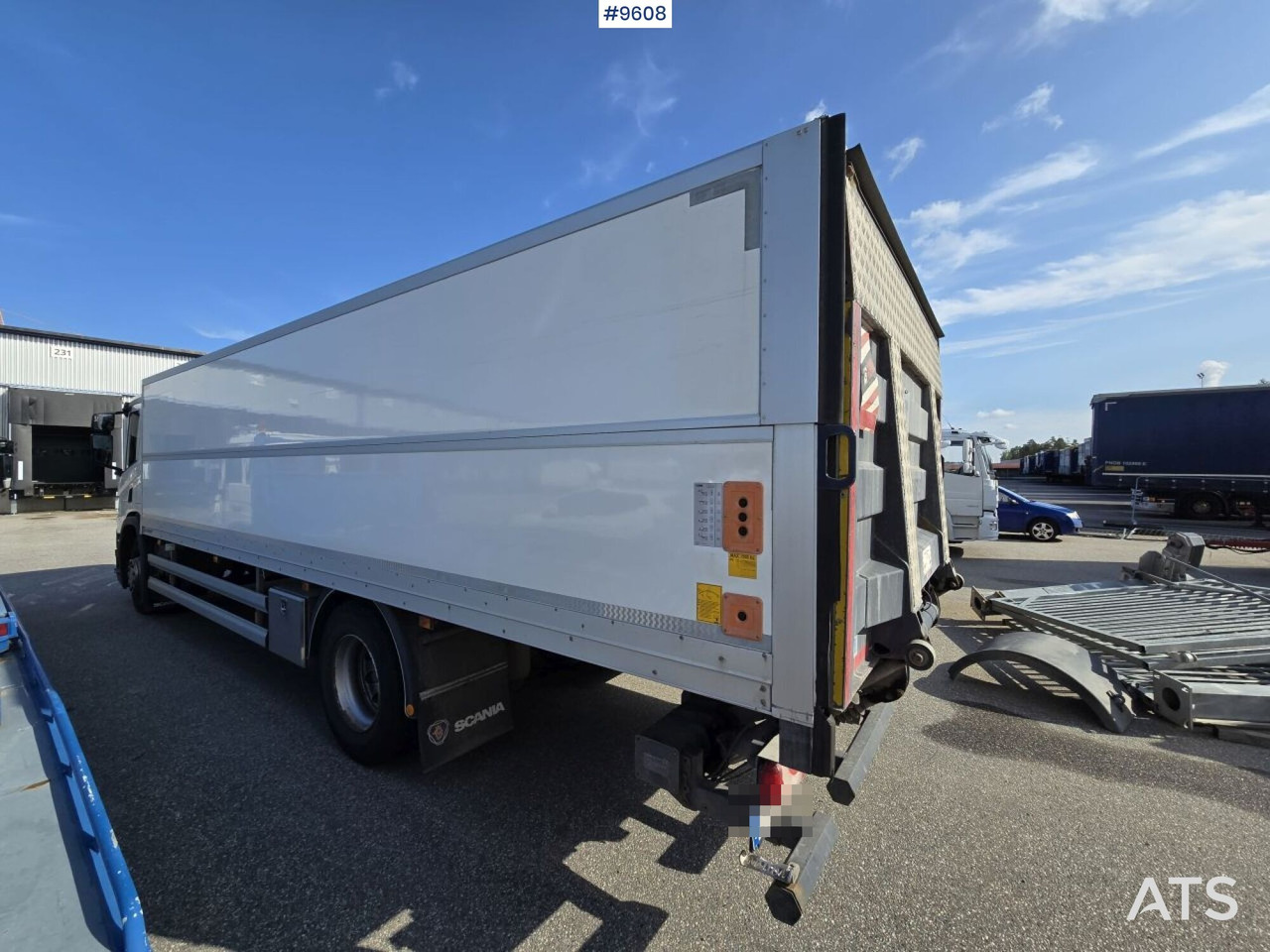 Scania P250 Liftable and lowerable body - Camión caja cerrada: foto 4 Scania P250 Liftable and lowerable body - Camión caja cerrada: foto 4