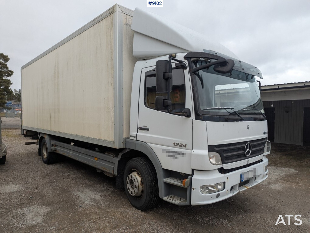 Camión caja cerrada Skåpbil distribution Mercedes Benz 1224 L 4X2: foto 10
