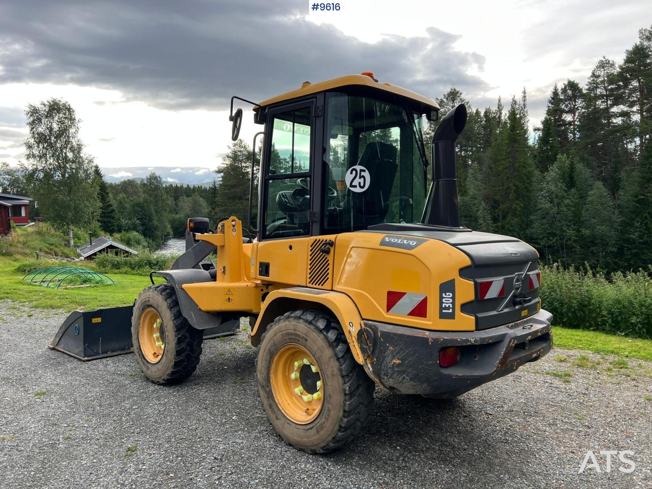 Volvo L30 G Wheel Loader with Attachments (VIDEO) - Cargadora de ruedas: foto 4 Volvo L30 G Wheel Loader with Attachments (VIDEO) - Cargadora de ruedas: foto 4