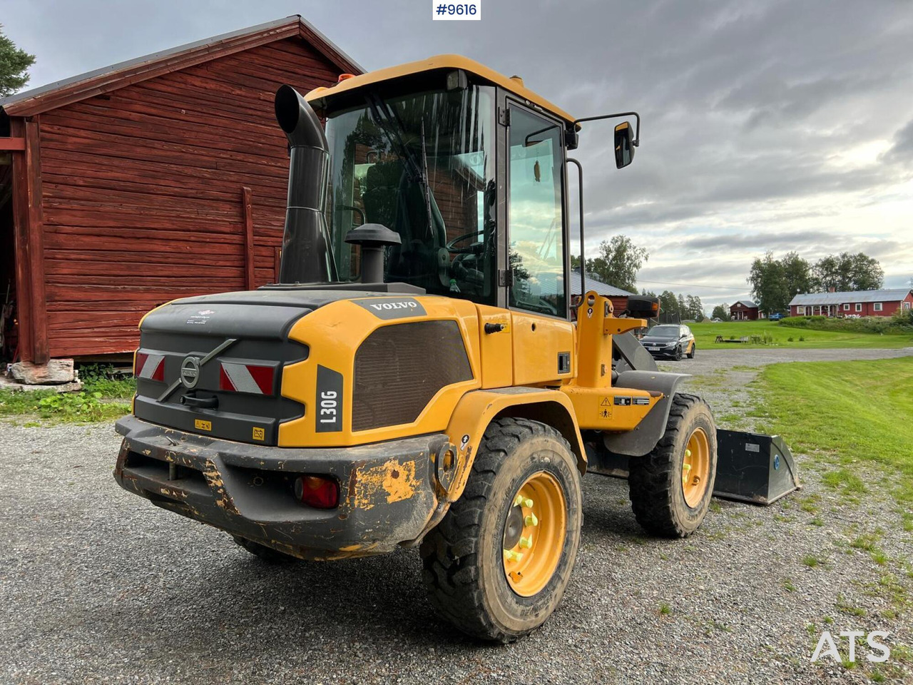 Volvo L30 G Wheel Loader with Attachments (VIDEO) - Cargadora de ruedas: foto 5 Volvo L30 G Wheel Loader with Attachments (VIDEO) - Cargadora de ruedas: foto 5