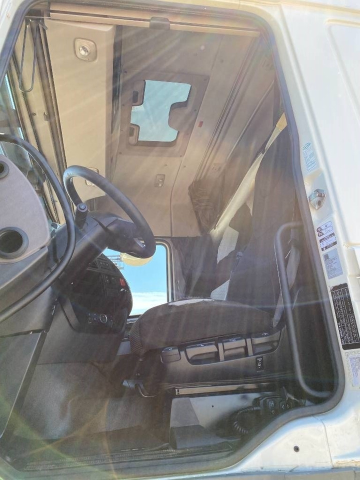 Cabeza tractora DAF XF 480 SpaceCab: foto 16