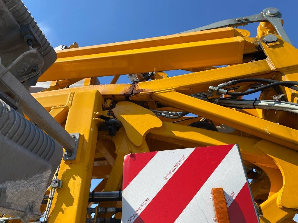Grúa automontante Liebherr MK 88 Certificat CE / 1er Main endommagée: foto 9