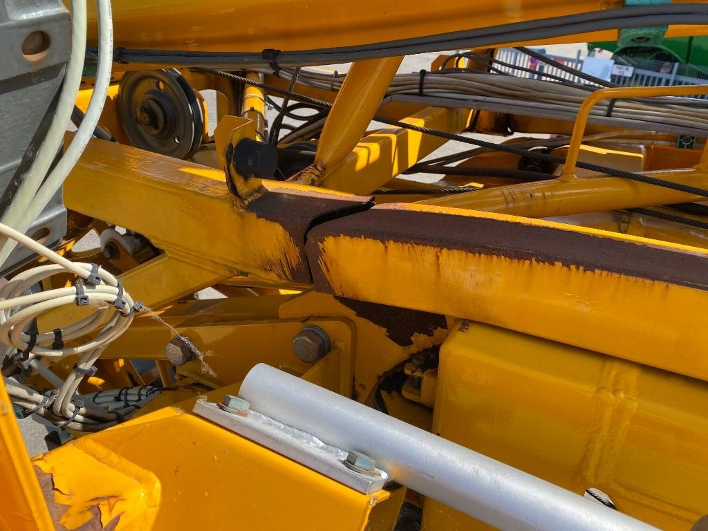 Grúa automontante Liebherr MK 88 Certificat CE / 1er Main endommagée: foto 11