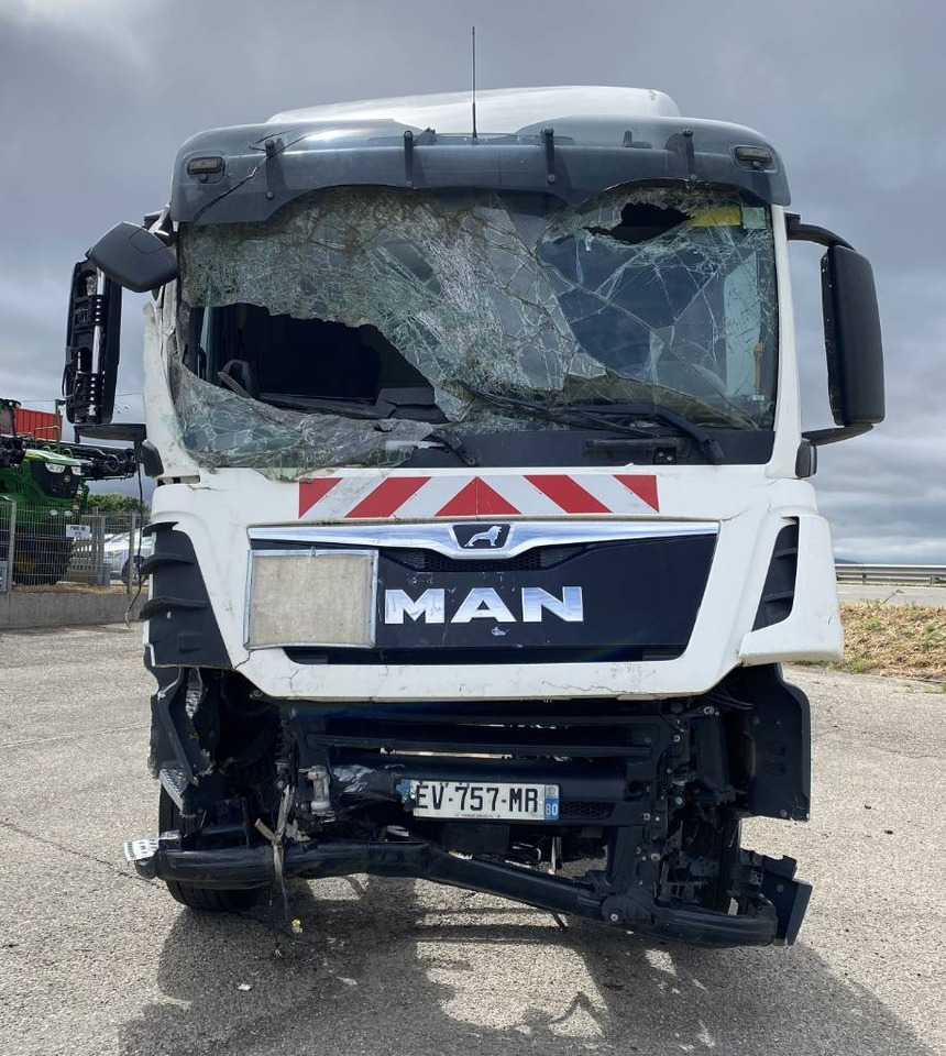 MAN TGS 18.320 *VENDU SANS MOTEUR NI BOITE DE VITESSE* - Camión chasis: foto 2 MAN TGS 18.320 *VENDU SANS MOTEUR NI BOITE DE VITESSE* - Camión chasis: foto 2