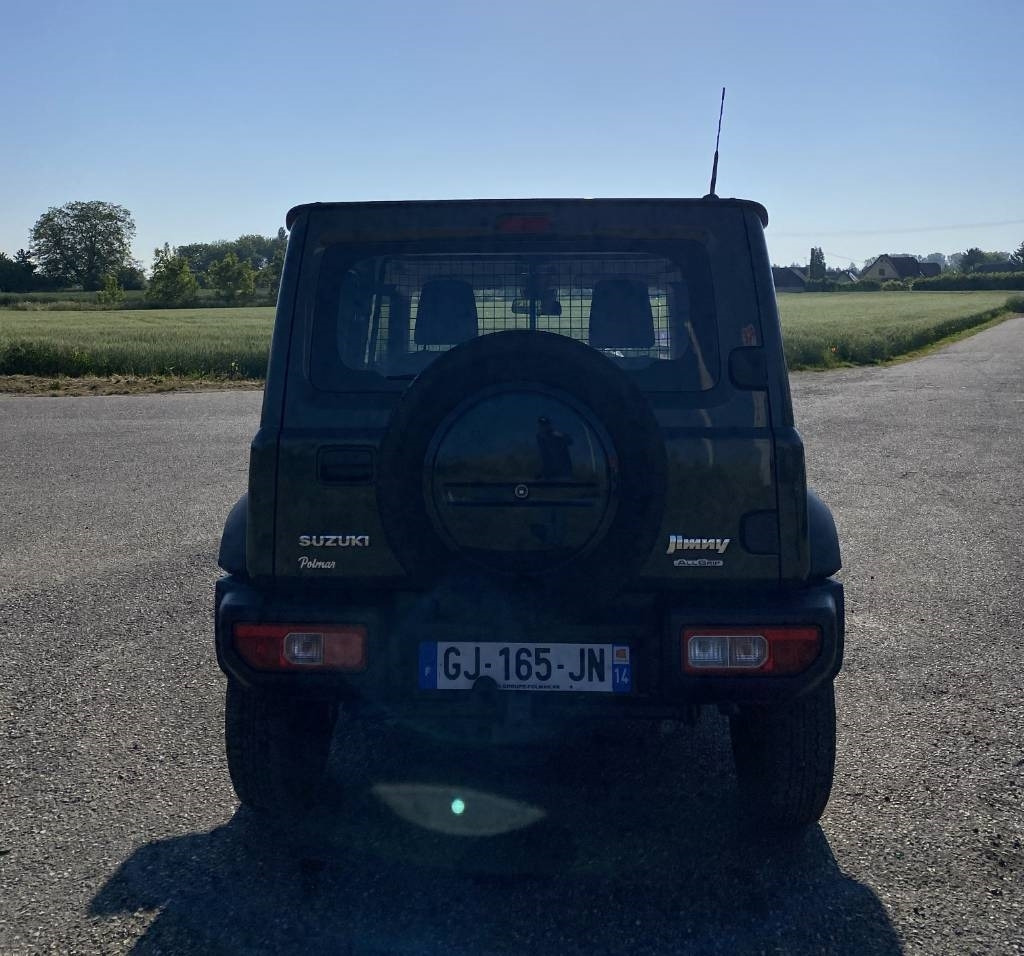 Suzuki JIMNY 1.5i 102/AllGrip endommagé - Coche: foto 5 Suzuki JIMNY 1.5i 102/AllGrip endommagé - Coche: foto 5